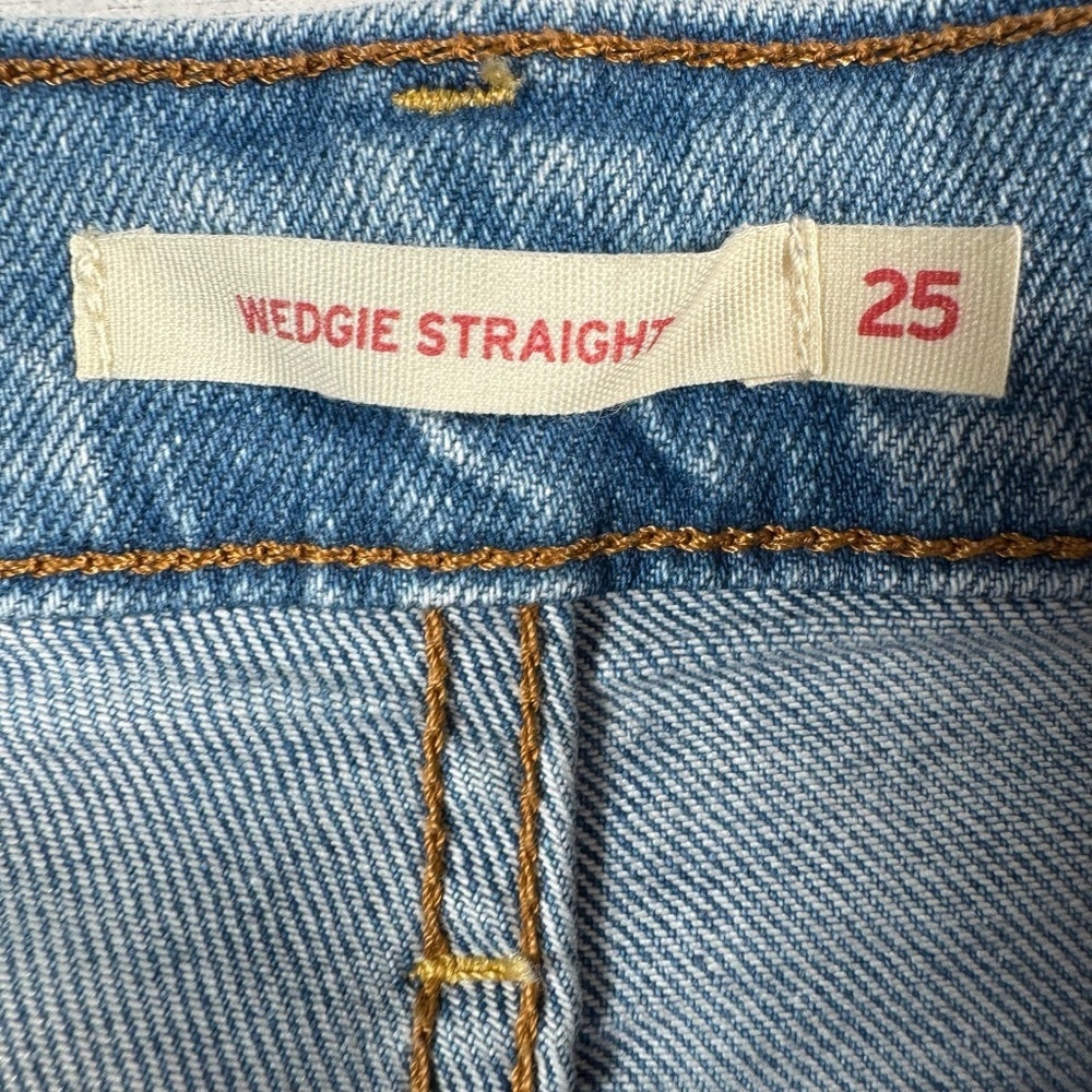 Levis Jeans Womens 25 Blue Wedgie Straight High Rise Light Wash Button Fly - Picture 3 of 14